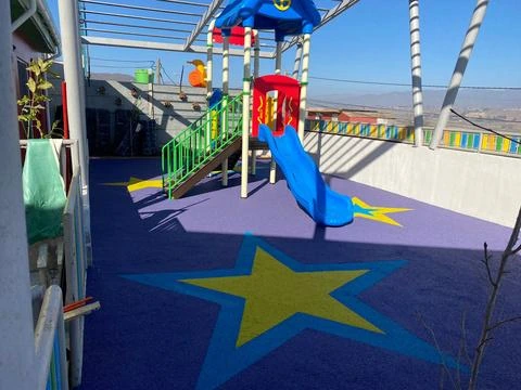 Piso de caucho para juegos infantiles Rubtop in situ