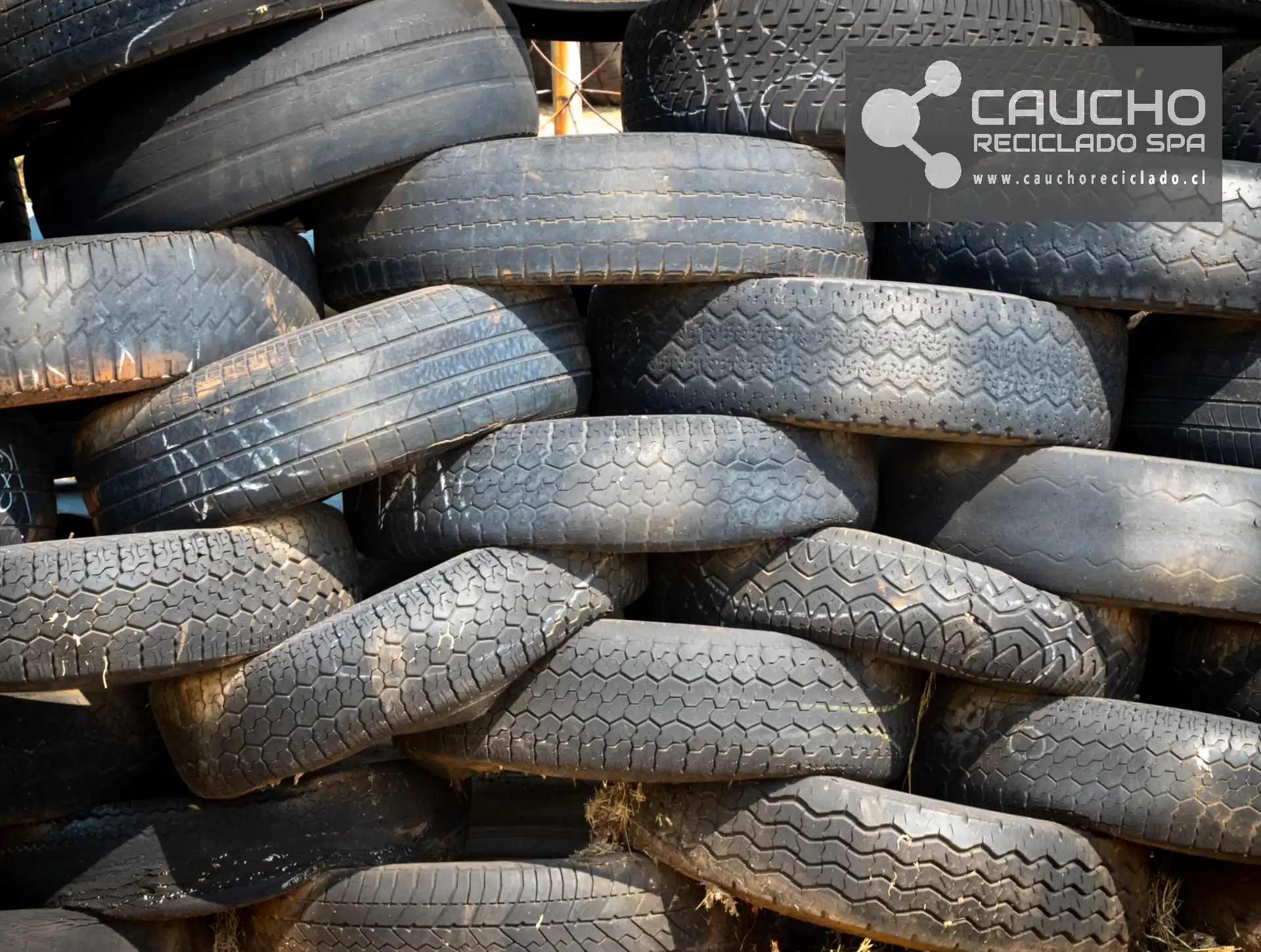¿De Dónde Procede el Caucho Granulado? Guía Completa del Reciclaje