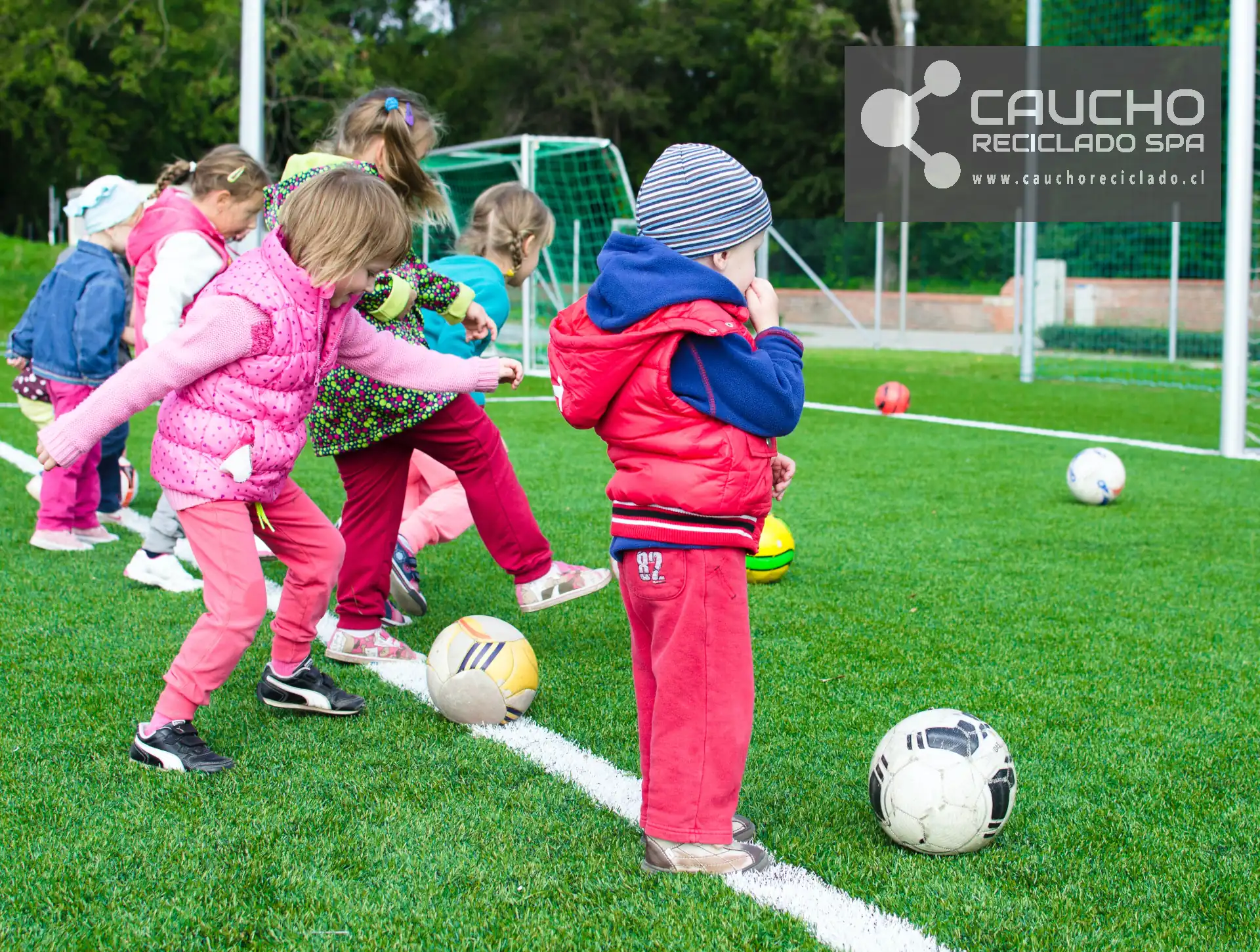 Caucho Triturado en Canchas de Fútbol Sintético: Guía Completa